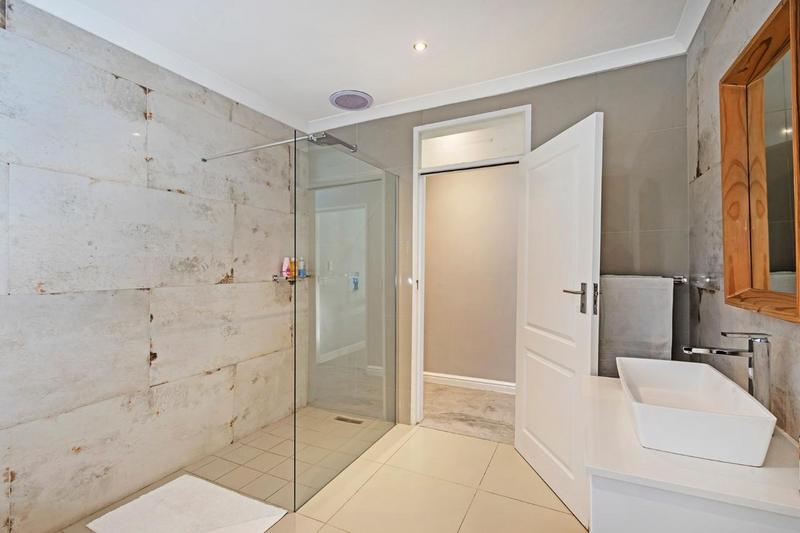 5 Bedroom Property for Sale in Schoongezicht Western Cape